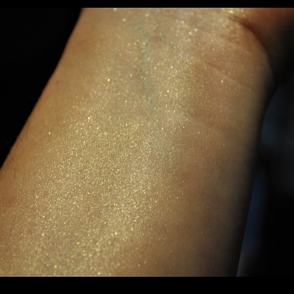 24k Gold Glow Butter - Picture 2 of 2